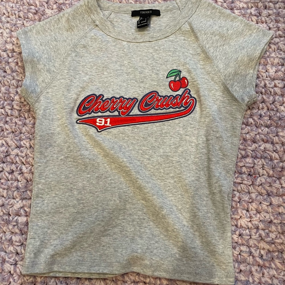 Forever 21 Gray and Red Short Sleeve Tee